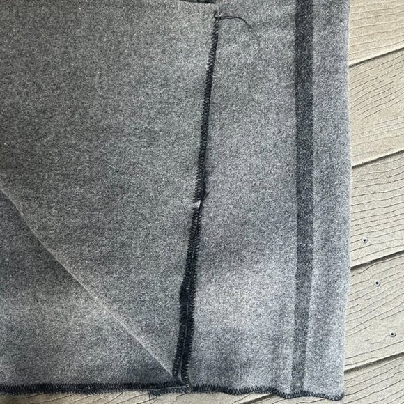 Vtg Military Wool Gray Blanket • 100% Wool Twin Cot Throw • Rustic Cabin Camping - Picture 4 of 4